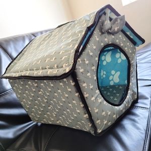 NWOT Portable, Lightweight Dog House